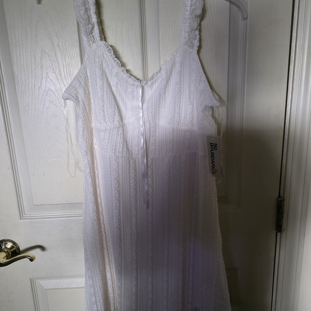 No Boundaries White Lace Chemise